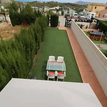 Adosado Con Piscina Comunitaria Polop